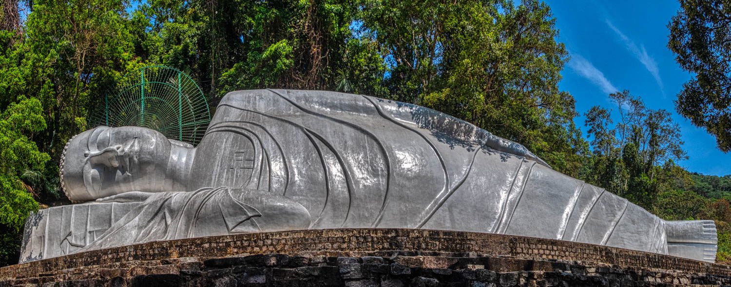 Reclining Buddha in Tà Cú