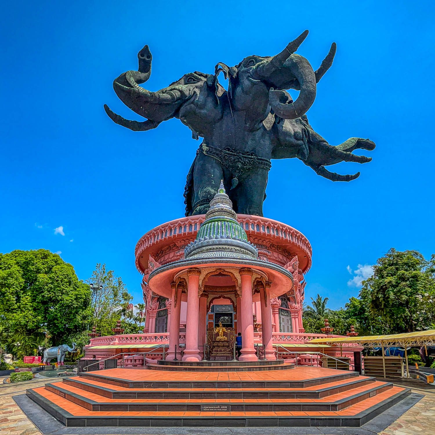 Erawan Museum, exterior